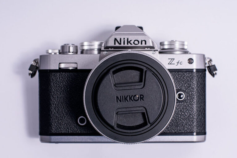 Nikon Z fc de frente